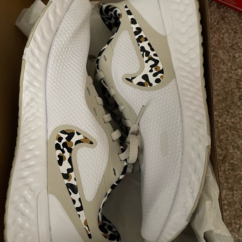 Nike leopard
